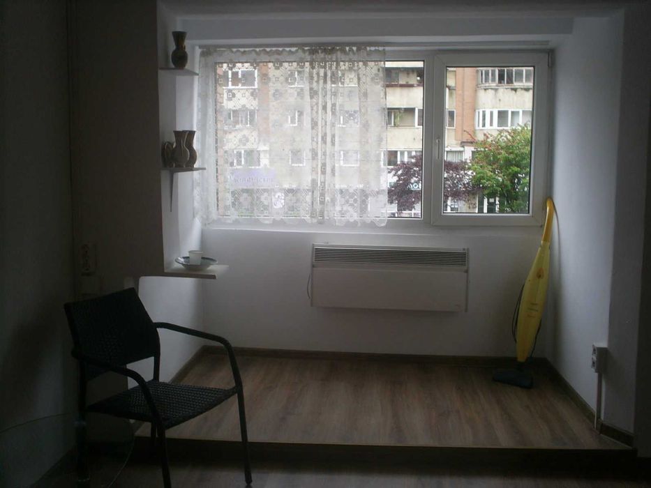 Vand garsoniera in Brasov Centrul Civic - Toamnei