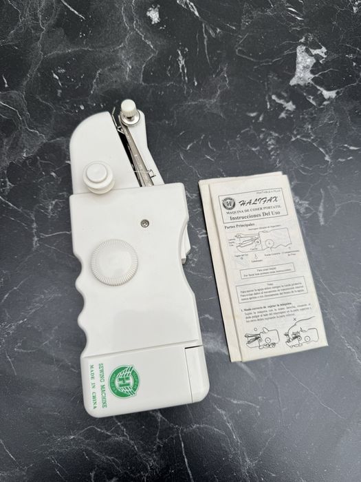 Малка ретро шевна машина - Чисто нова!