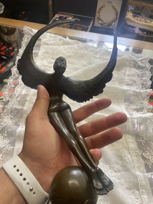 Бронзова статуетка