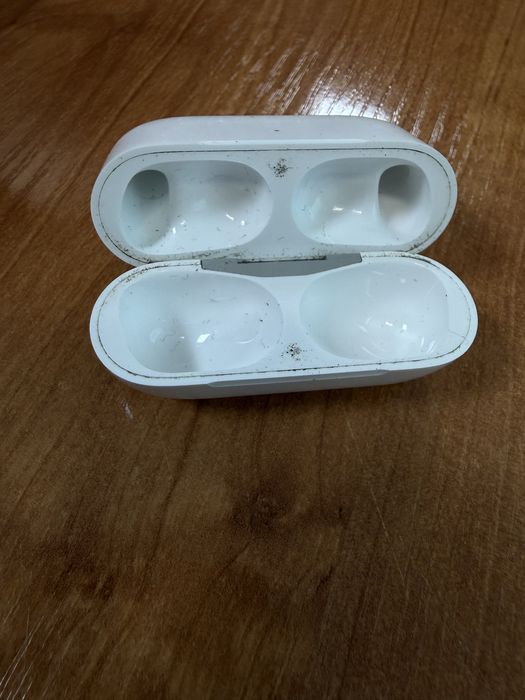 Продам оригинальный кейс от AirPods Pro 2