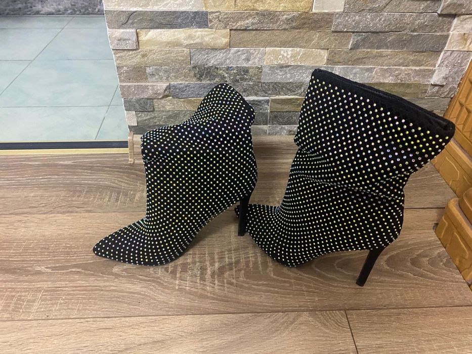 Botine cu toc elegante