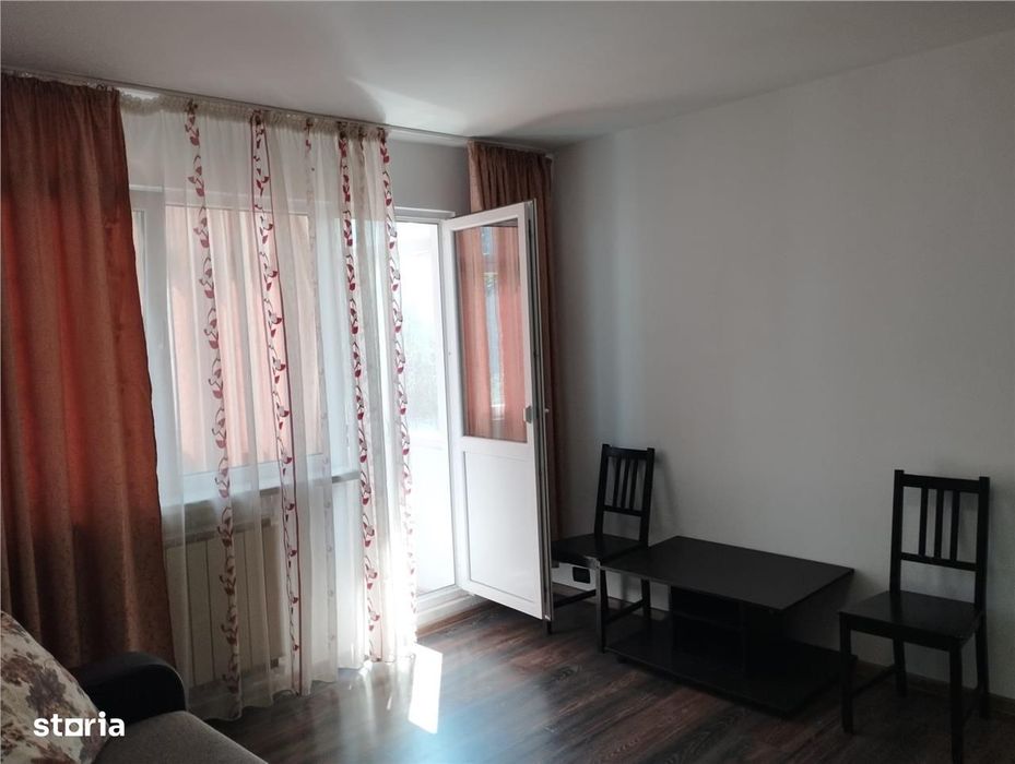 2 camere semidecomandate, Centru