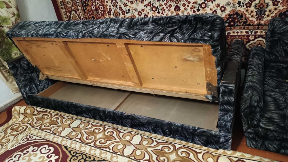 Диван СССР.                      .