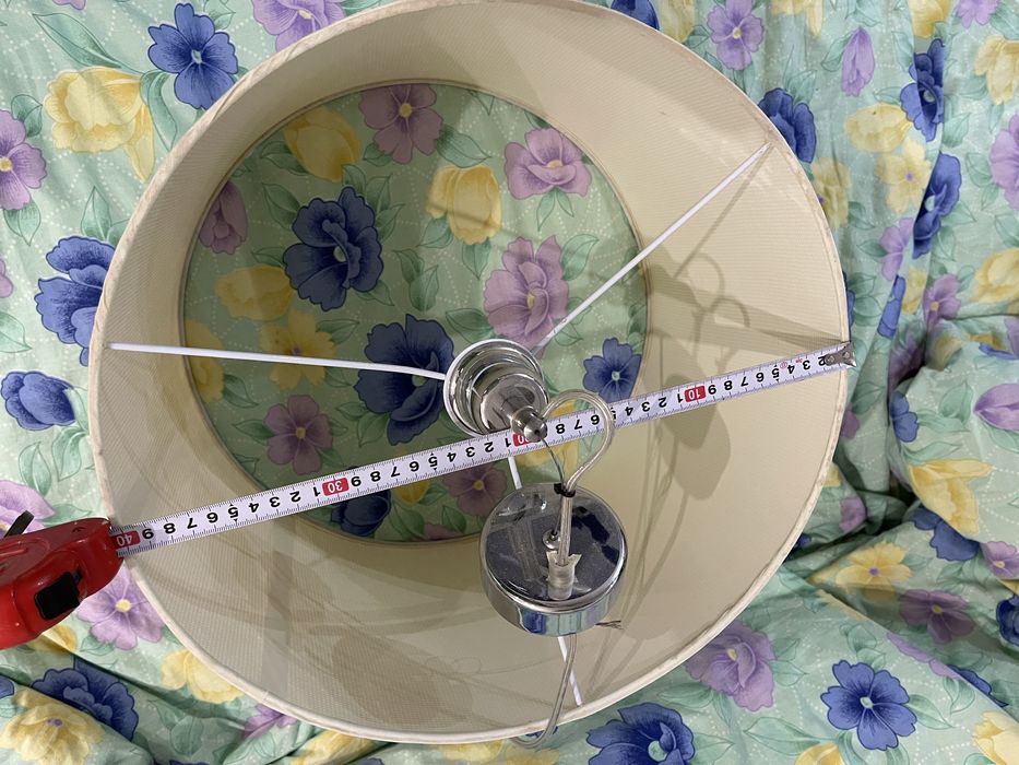 Продам две люстры б/у в рабочем состоянии.