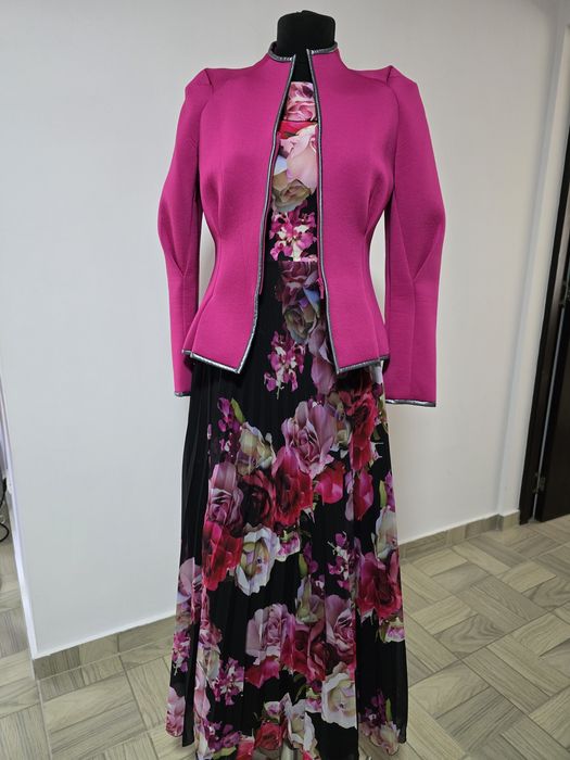 Rochie lunga plisata cu print floral;