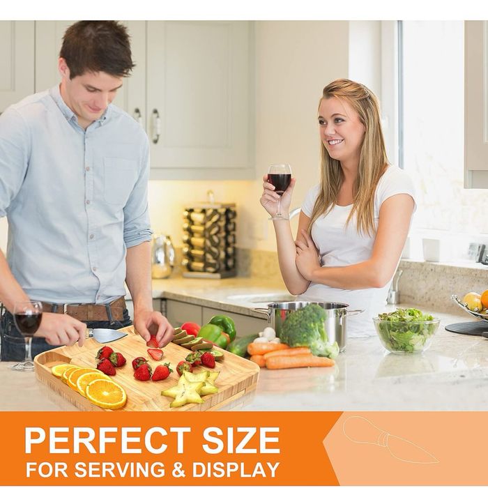 Set servire aperitive (charcuterie) din bambus cu cutite accesorii si tava rotunda cadou premium