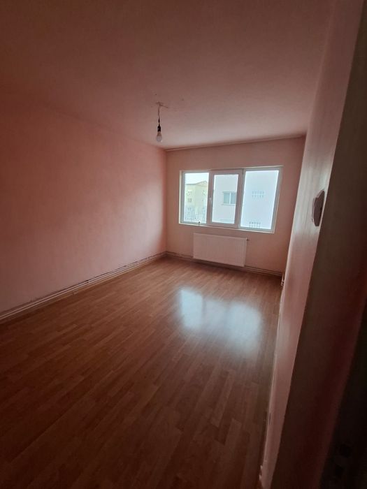 Vanzare Apartament 4 camere. Caransebes