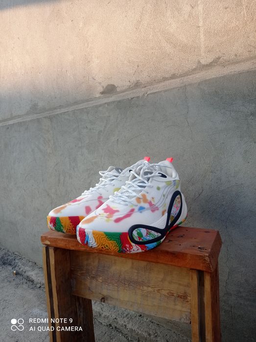 Новая мужская кроссовка