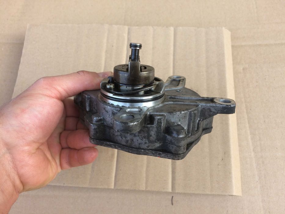 Вакуум помпа за Toyota Avensis,Auris,Corolla Verso,Rav 4 (2.2 D-4D)