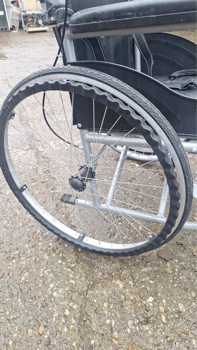 Scaun cu rotile din otel pliabil cu sezut de 46 cm