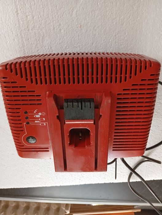 Încărcător hilti pe ni-cd