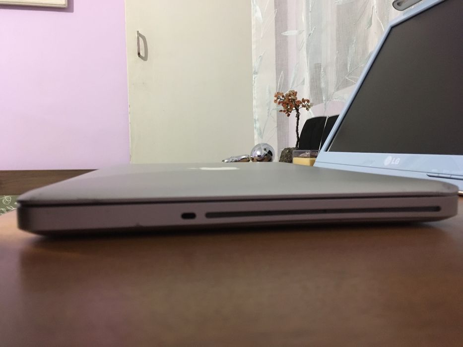 Лаптоп Apple MacBook Pro (13", Mid 2012) + GSM  Apple iPhone 4 (16GB)