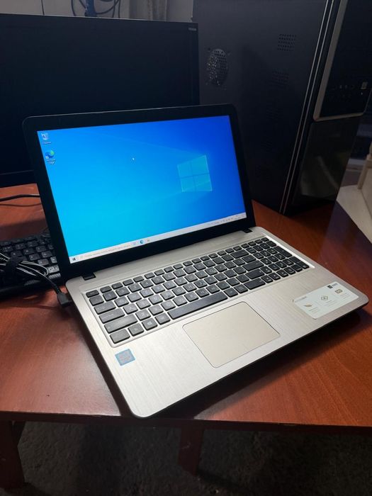 Ноутбук asus i3.