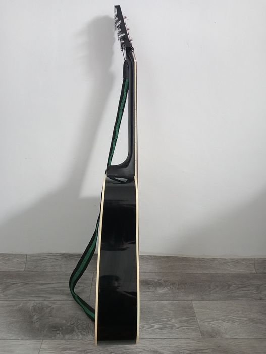 Продам акустическую гитару Agasio.