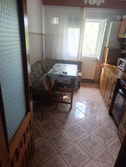 Apartament cu 3 camere zona 2 Stejari