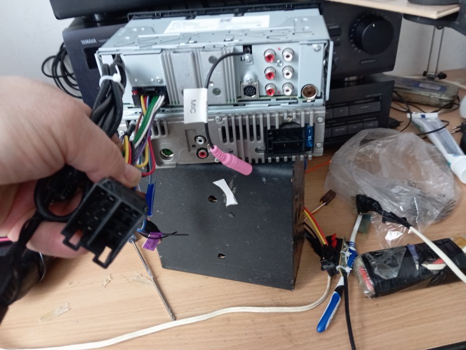 Radio auto Philips cu BT