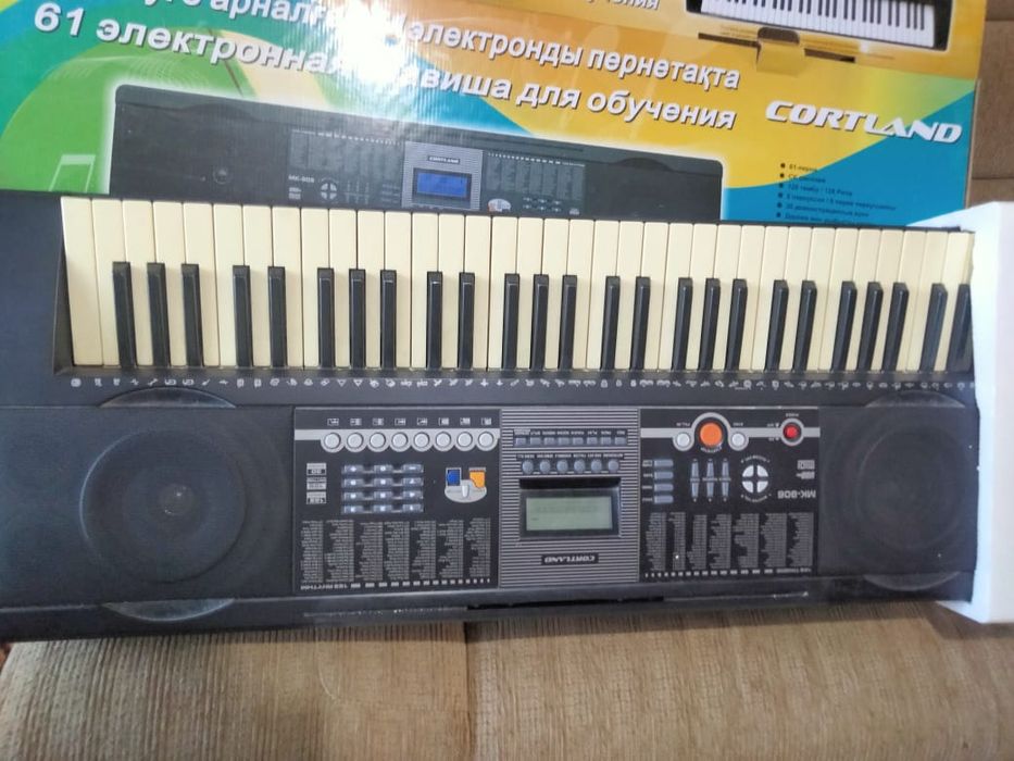 Продам синтезатор