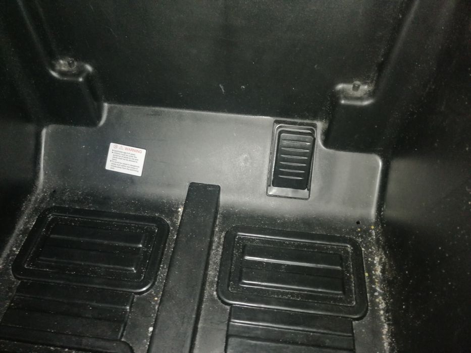 Продаем детскую машину электромобиль