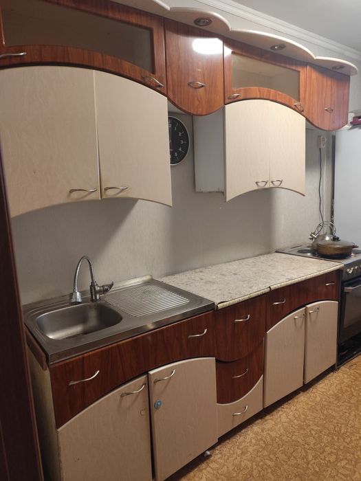 Продам кухонный гарнитур б/у