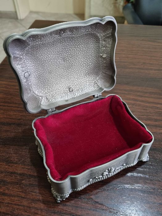 СТРАХОТЕН ПОДАРЪК Нова метална винтидж Бижутера