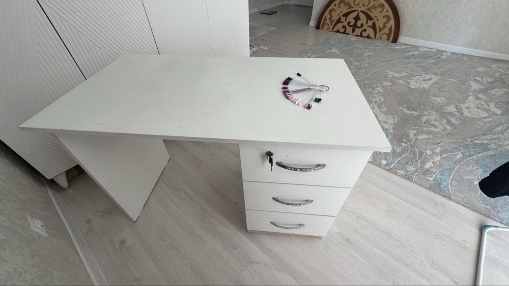 Стол для маникюра писменный стол