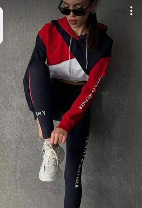 Дамски спортни екипи