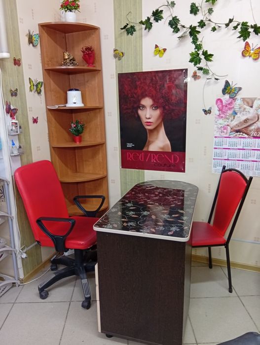 Срочно сдам маникюрный стол