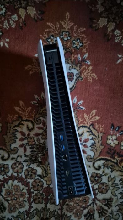 Продам PS 5 в отличном состоянии