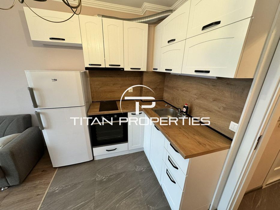 Дава се под наем Двустаен апартамент в Бургас, Зорница - 75 кв.м за 561 € - Снимка #1