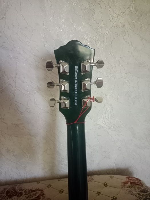 Гитара почти новый
