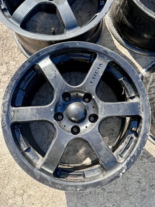 Продам диски на Toyota R16