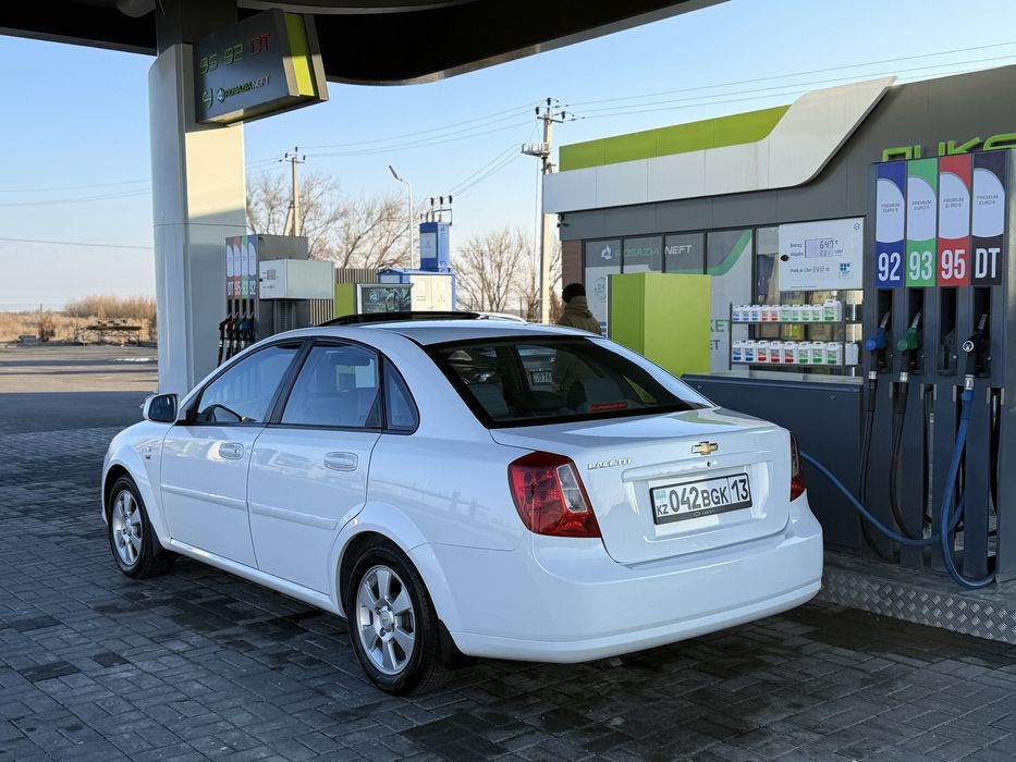 Chevrolet Lacetti 2023 срочна!