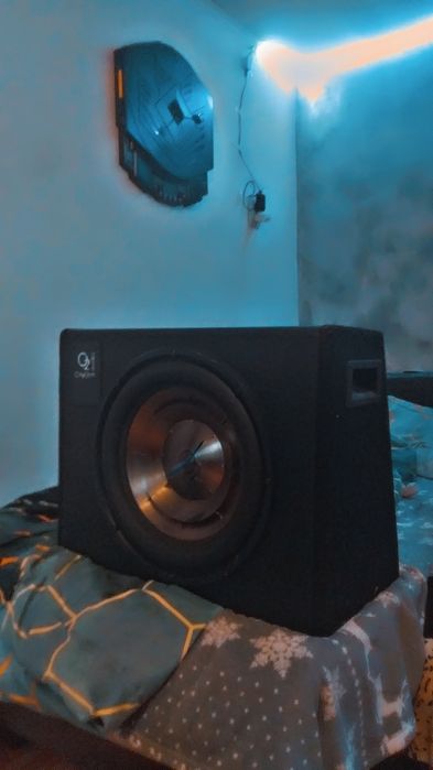 Vand subwoofer activ stare buna de functionare!foarte puternic