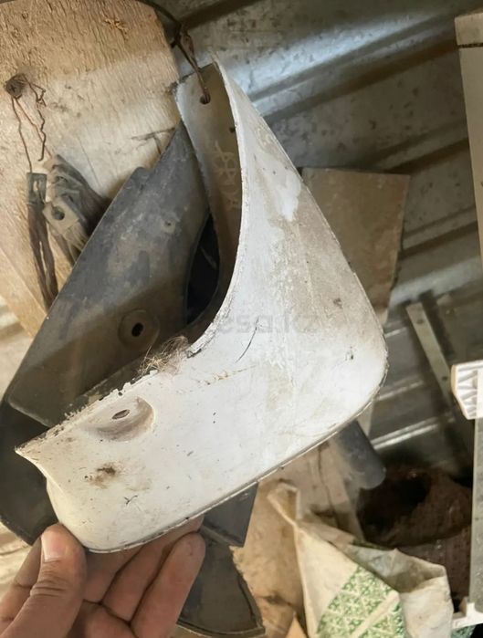 Плафон. Брызговик. Стойка