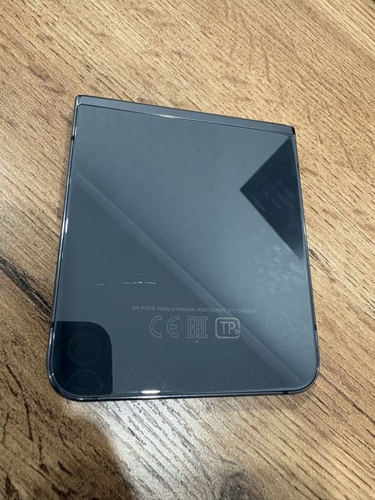 Samsung ZFlip5 256 gig