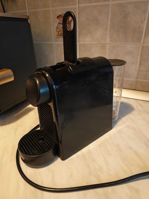 Espressor capsule NESPRESSO Essenza Mini