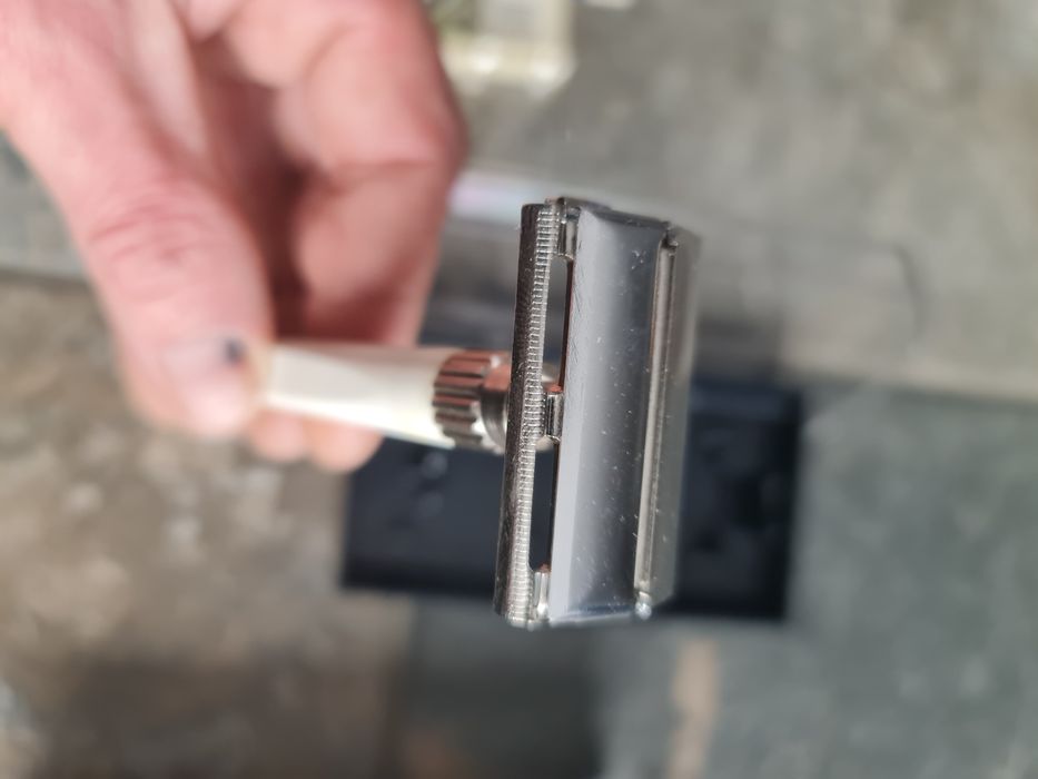 Aparat de ras Astra 901