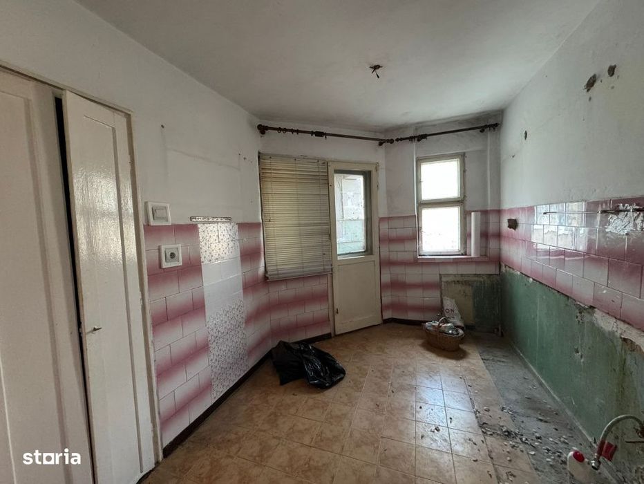 Apartament 3 camere – 67 mp, semidecomandat – Mic. 16, Str. Astro