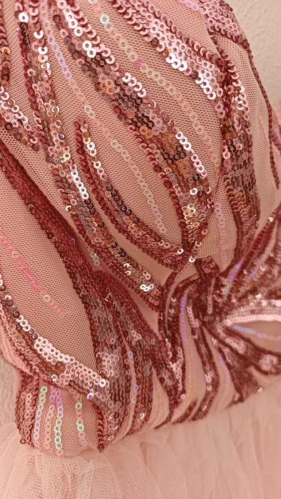 Елегантна бална рокля в розово