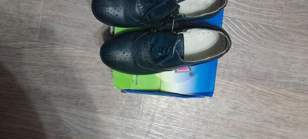 Продаю  весенние ботинки для девочки Tiflani