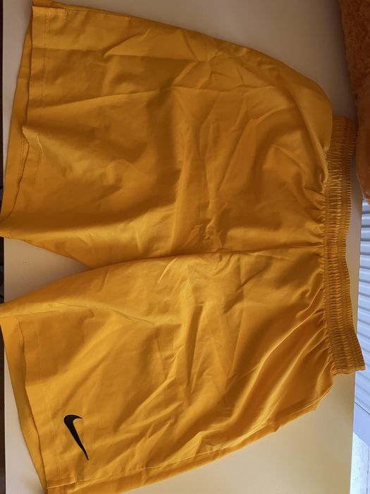 Pantaloni Nike scurti