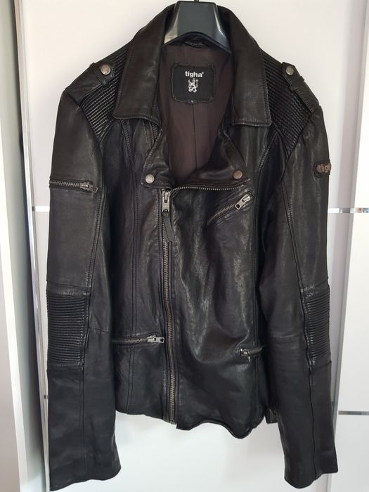 Vand geaca Tigha, marime L. Stare impecabila.