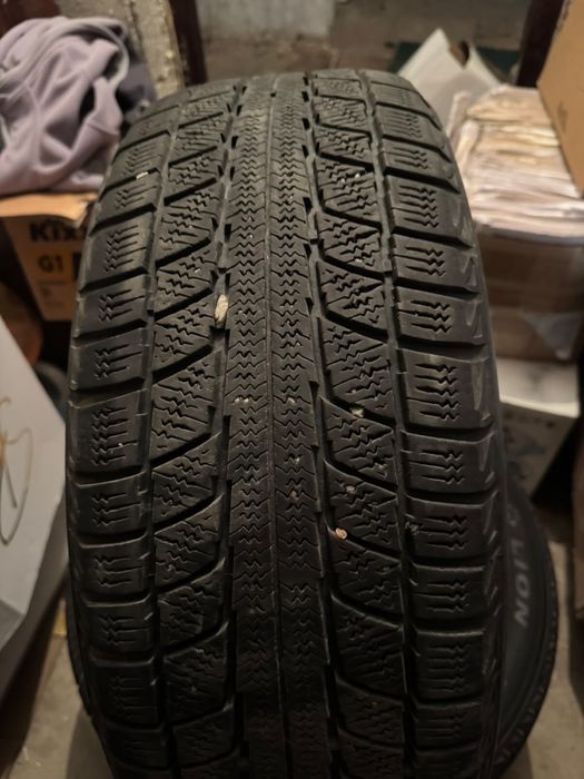 Продам зимние шины 215/60/16