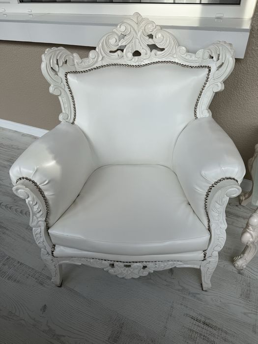 Продавам комплект столове