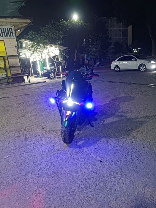 Benzinli skuter sotiladi