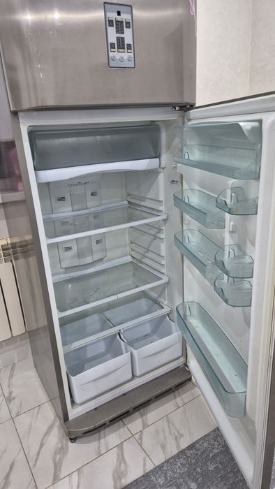 Холодильник аристон