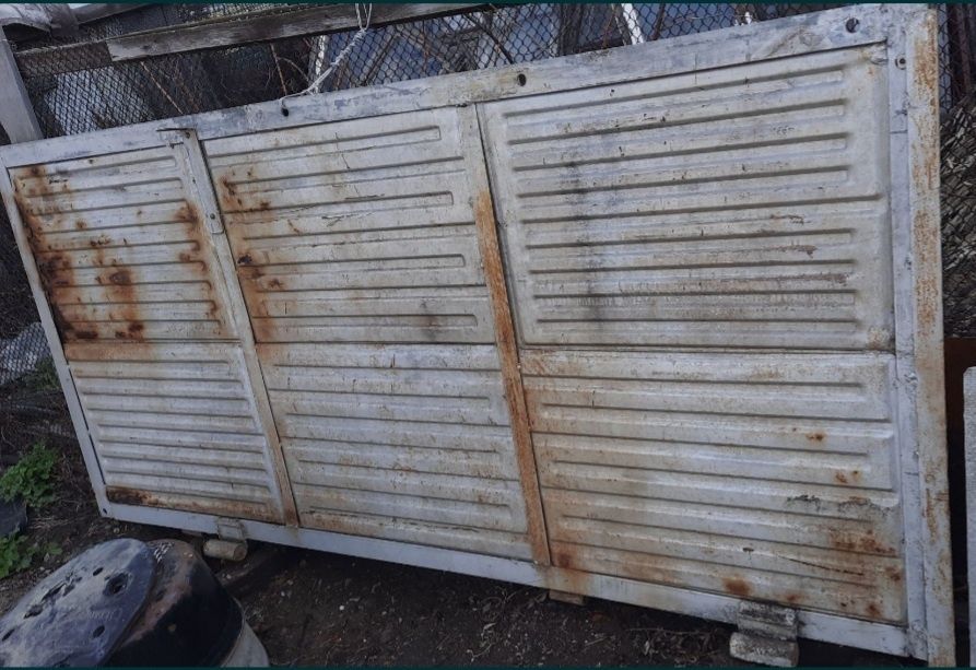 Створки ворот для гаража.