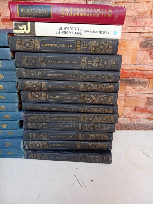 Продаються книги, около 200штук, цена ≈700тг каждая