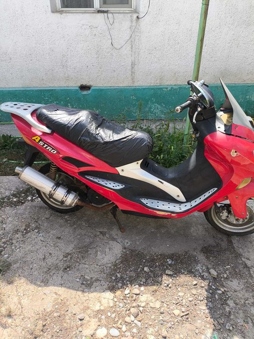 Скутер 150 куб Jonway astro