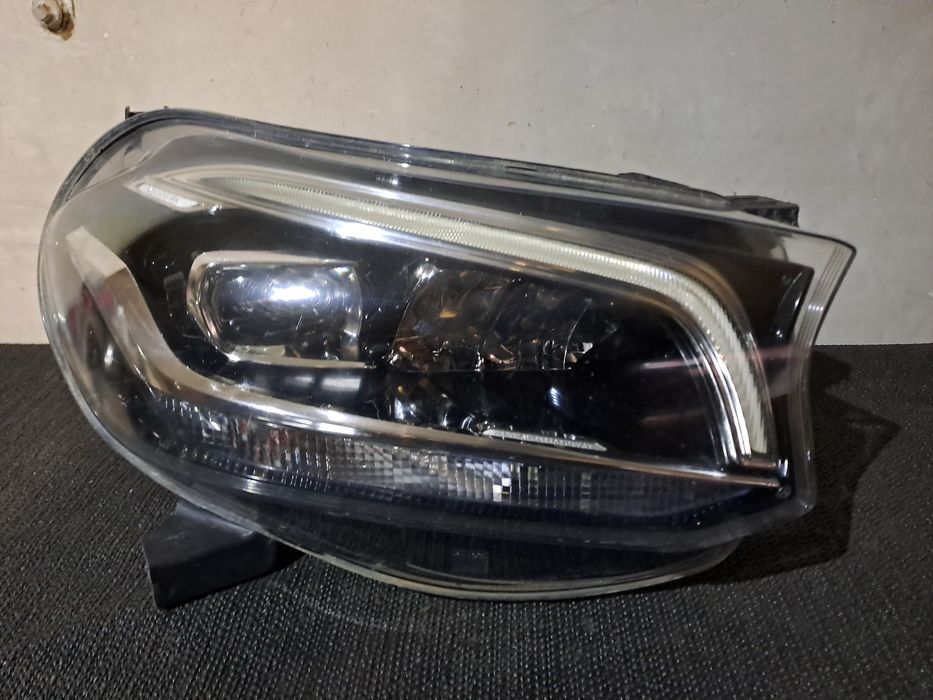 Mercedes X class X470 фар десен LED